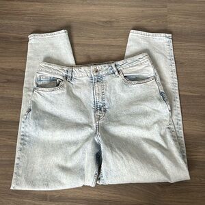 H&M Divided Light Wash Blue Mom Jeans Slim Fit Loose Jeans